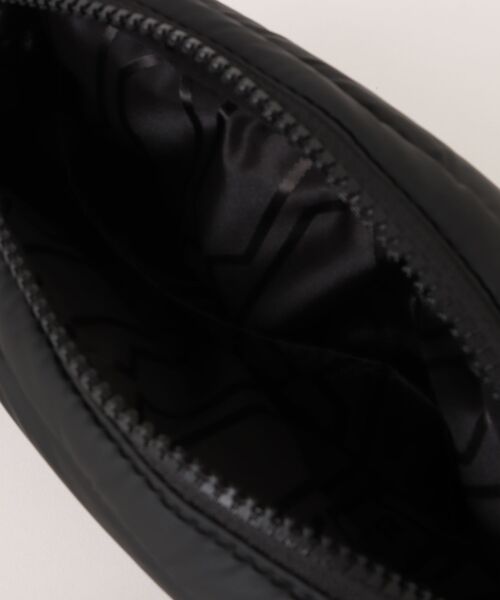 HUNTER（ハンター）の「イントレピッド エクストラ パフド クロスボディ（ボディバッグ/ウエストポーチ・レディース・オフホワイト/ブラック・ONE）」の13枚目の写真