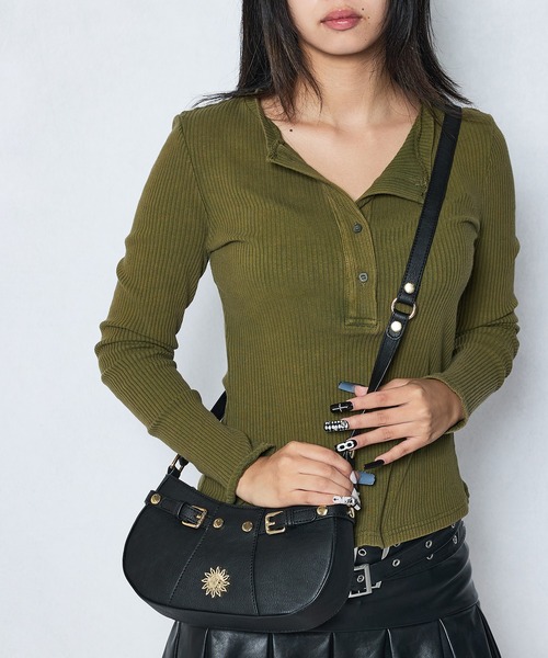 EVRIS（エヴリス）の「【EVRIS/エヴリス】SUNNY アンティークPU ムーン型ミニショルダーバッグ（ショルダーバッグ・レディース・ブラック/シルバー/グレイッシュベージュ・FREE）」の16枚目の写真