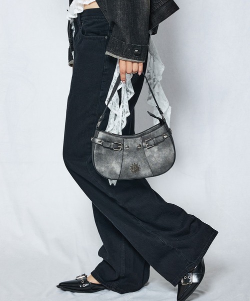 EVRIS（エヴリス）の「【EVRIS/エヴリス】SUNNY アンティークPU ムーン型ミニショルダーバッグ（ショルダーバッグ・レディース・ブラック/シルバー/グレイッシュベージュ・FREE）」の10枚目の写真