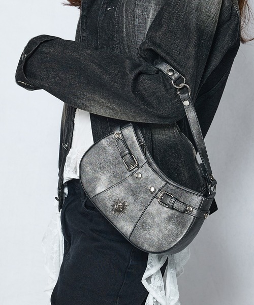 EVRIS（エヴリス）の「【EVRIS/エヴリス】SUNNY アンティークPU ムーン型ミニショルダーバッグ（ショルダーバッグ・レディース・ブラック/シルバー/グレイッシュベージュ・FREE）」の11枚目の写真