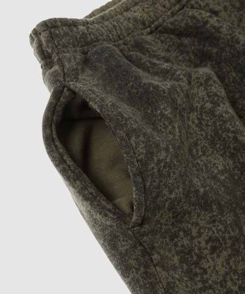 NOMA t.d.(ノーマティーディー)の「Hand Dye Twist Pants(スウェットパンツ・メンズ・オリーブ×ブラック・3/2)」の3枚目の写真