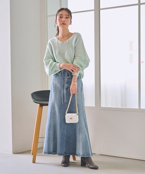 La boutique BonBon（ラブティックボンボン）の「【今すぐお届け！・美シルエット】リボンデニムマーメイドマキシスカート（デニムスカート・レディース・サックスブルー/ネイビー・36/38）」の12枚目の写真