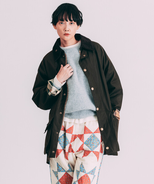 Barbour（バブアー）の「Barbour/バブアー 別注OS Beaufort ピーチスキン custom lining/オーバーサイズ ビューフォート カスタム ライニング（その他アウター・レディース・ブラック/オリーブ・38）」の4枚目の写真