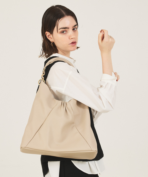 LOWELL things（ロウェル　シングス）の「Sque/ギャザーワンショルダーバッグ/A4サイズ/2WAY（トートバッグ・レディース・ブラック/アイボリー・フリー）」の7枚目の写真