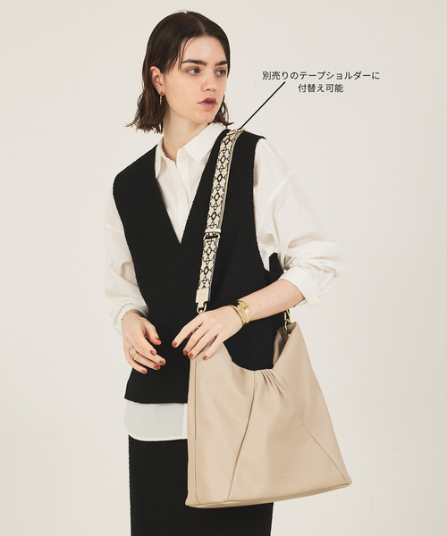 LOWELL things（ロウェル　シングス）の「Sque/ギャザーワンショルダーバッグ/A4サイズ/2WAY（トートバッグ・レディース・ブラック/アイボリー・フリー）」の9枚目の写真