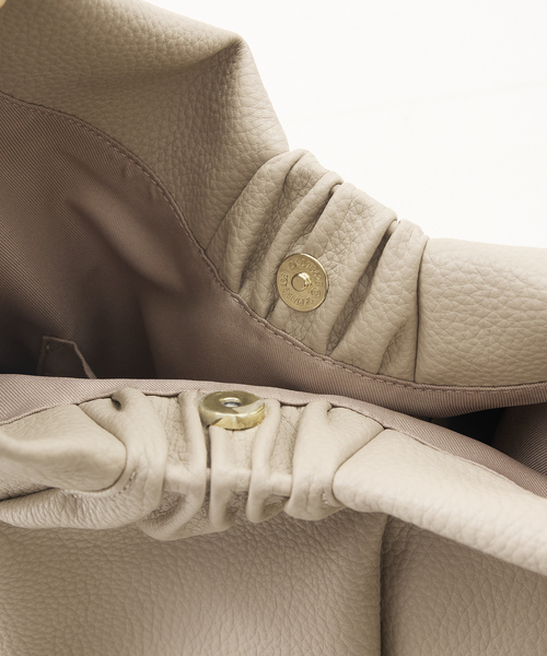 LOWELL things（ロウェル　シングス）の「Sque/ギャザーワンショルダーバッグ/A4サイズ/2WAY（トートバッグ・レディース・ブラック/アイボリー・フリー）」の20枚目の写真