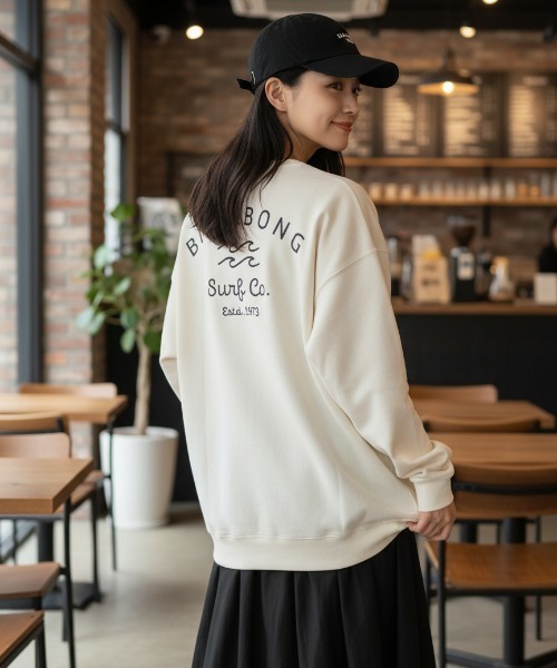 BILLABONG(ビラボン)の「【BILLABONG/ビラボン】24AW SOFT CLEAN ARCH LOGO/バックプリントスウェットトレーナー(スウェット・レディース・スミクロ/ブルー/ホワイト/イエロー・MEDIUM/LARGE)」の2枚目の写真