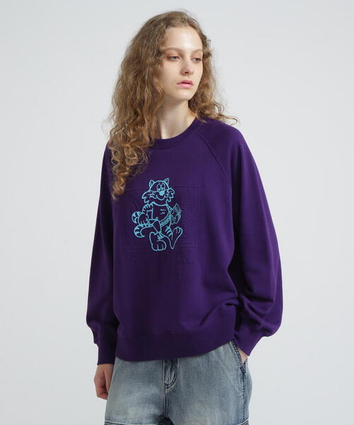 AVIREX(アヴィレックス)の「EMBOSS TOMCAT SWEAT/エンボストムキャットスウェット(スウェット・レディース・ホワイト/パープル/ブラック・F)」の13枚目の写真