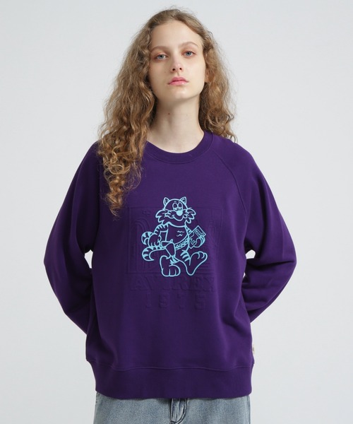AVIREX(アヴィレックス)の「EMBOSS TOMCAT SWEAT/エンボストムキャットスウェット(スウェット・レディース・ホワイト/パープル/ブラック・F)」の1枚目の写真