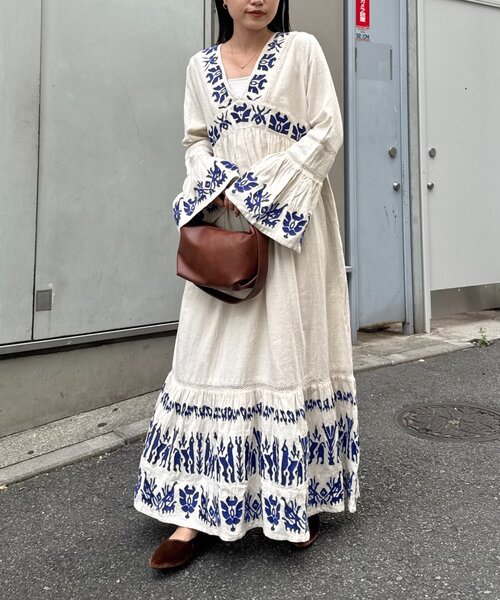 CIAOPANIC TYPY(チャオパニックティピー)の「【aguni】刺繍Vネックフレアスリーブワンピ(ワンピース・レディース・ブラック/アイボリー・ONE SIZE)」の7枚目の写真