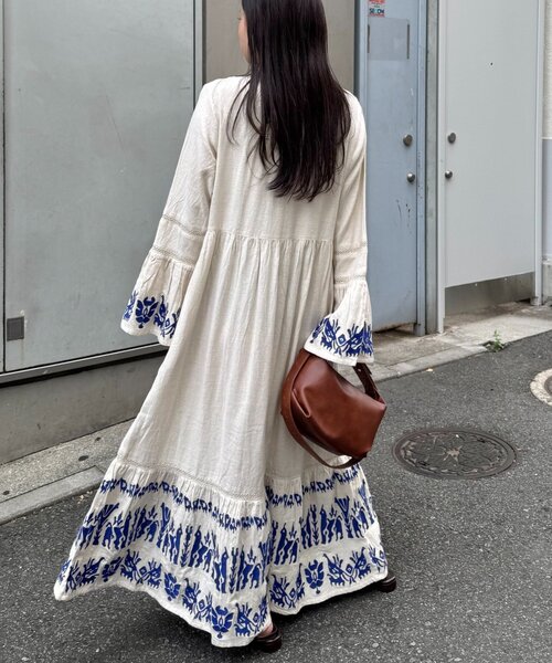 CIAOPANIC TYPY(チャオパニックティピー)の「【aguni】刺繍Vネックフレアスリーブワンピ(ワンピース・レディース・ブラック/アイボリー・ONE SIZE)」の10枚目の写真