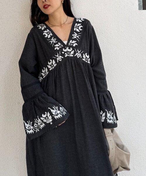 セール】【aguni】刺繍Vネックフレアスリーブワンピ（ワンピース