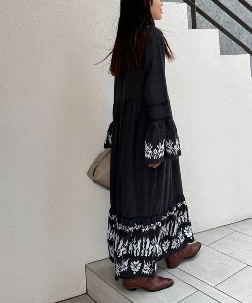 CIAOPANIC TYPY(チャオパニックティピー)の「【aguni】刺繍Vネックフレアスリーブワンピ(ワンピース・レディース・ブラック/アイボリー・ONE SIZE)」の15枚目の写真