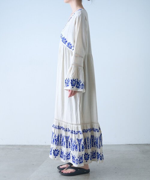 セール】【aguni】刺繍Vネックフレアスリーブワンピ（ワンピース