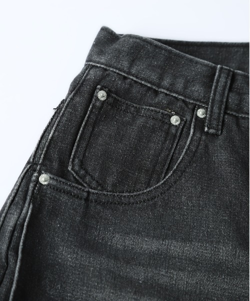 La-gemme(ラジェム)の「サイドタックカーブデニムパンツ(デニムパンツ・レディース・ブラック/ライトブルー/ブルー・L/M)」の5枚目の写真
