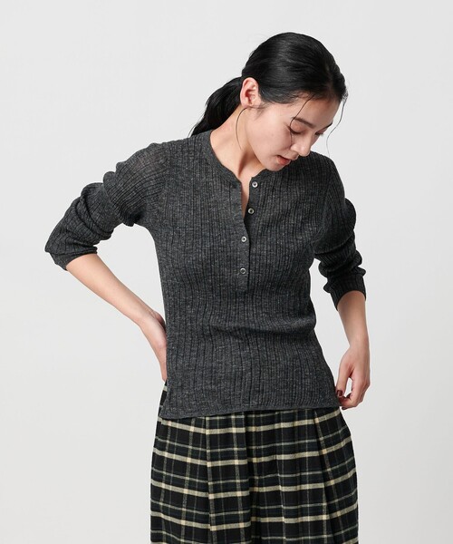 BEAUTY&YOUTH UNITED ARROWS(ビューティーアンドユースユナイテッドアローズ)の「アルパカブレンド ランダムリブ ヘンリーネックプルオーバー(ニット/セーター・レディース・ダークグレー/クリーム/オリーブ・FREE)」の8枚目の写真