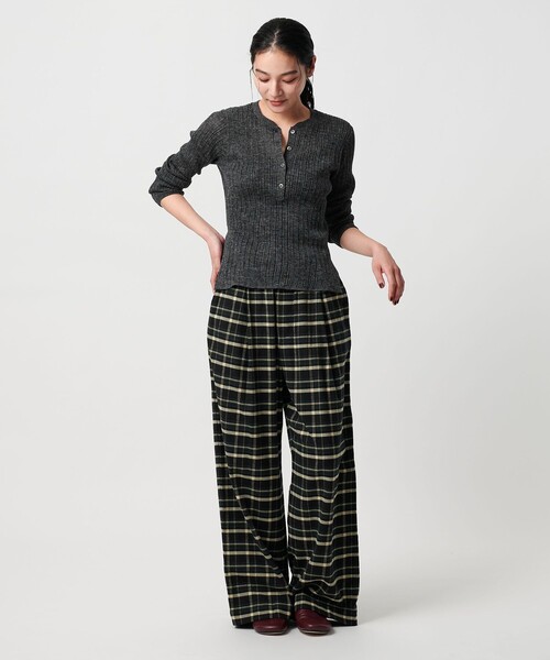 BEAUTY&YOUTH UNITED ARROWS(ビューティーアンドユースユナイテッドアローズ)の「アルパカブレンド ランダムリブ ヘンリーネックプルオーバー(ニット/セーター・レディース・ダークグレー/クリーム/オリーブ・FREE)」の7枚目の写真