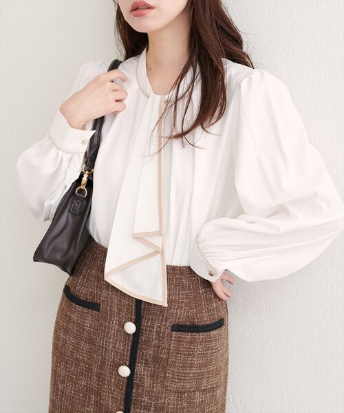 natural couture(ナチュラルクチュール)の「【WEB限定】配色ボウタイ2WAYブラウス(シャツ/ブラウス・レディース・ネイビー/チャコールグレー/オフホワイト/サックスブルー/ピンクベージュ/グレイッシュベージュ/その他1・FREE)」の2枚目の写真