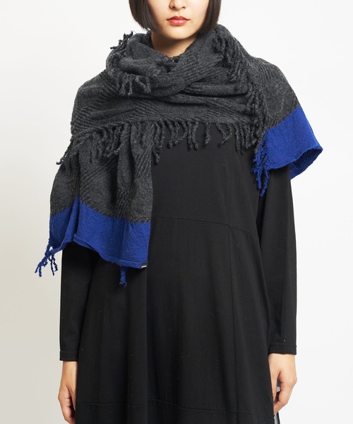 gomme（ゴム）の「縮絨ドットストール（ストール/ショール・レディース・アイボリー/グレー/チャコールグレー/レッド・FREE）」の3枚目の写真