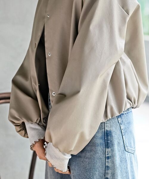 rps（アールピーエス）の「合皮ノーカラーバルーン袖ブルゾン（ブルゾン・レディース・ブラック/グレイッシュベージュ/ダークブラウン・フリー）」の7枚目の写真