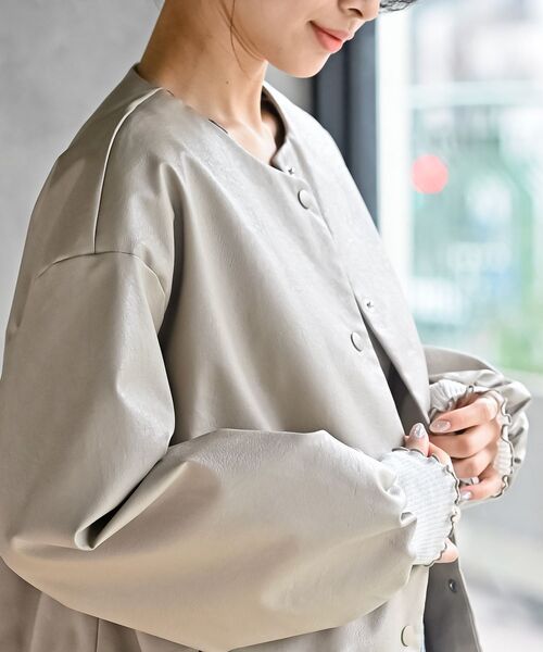 rps（アールピーエス）の「合皮ノーカラーバルーン袖ブルゾン（ブルゾン・レディース・ブラック/グレイッシュベージュ/ダークブラウン・フリー）」の9枚目の写真