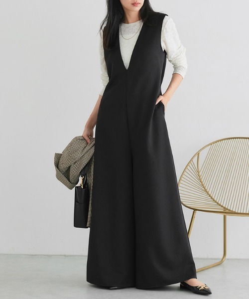 Pierrot（ピエロ）の「Vネックフレアヘムオールインワン（つなぎ/オールインワン・レディース・ブラック/チャコール・L/M/PM）」の2枚目の写真