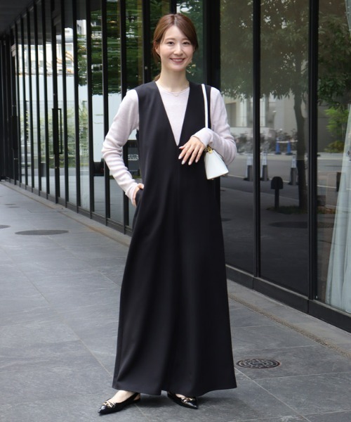 Pierrot（ピエロ）の「Vネックフレアヘムオールインワン（つなぎ/オールインワン・レディース・ブラック/チャコール・L/M/PM）」の5枚目の写真