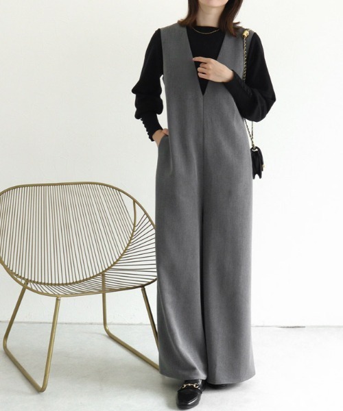 Pierrot（ピエロ）の「Vネックフレアヘムオールインワン（つなぎ/オールインワン・レディース・ブラック/チャコール・L/M/PM）」の3枚目の写真