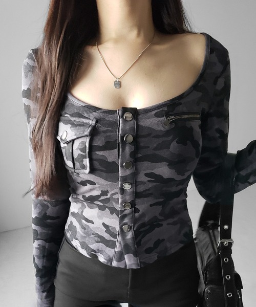me+em select(ミームセレクト)の「【 2color 】カモフラアウトポケットスクエアネック長袖スリムTシャツ / camouflage out pocket square neck long sleeve slim T-shirt ※※(Tシャツ/カットソー・レディース・カーキ/グレー・FREE)」の1枚目の写真