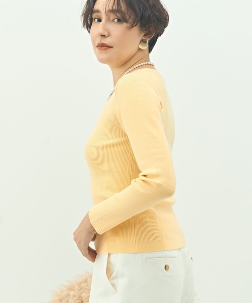 NOLLEY’S Sophi（ノーリーズソフィ）の「《アンサンブル対応》《手洗い可能》カシミヤ混リブUネックプルオーバー（ニット/セーター・レディース・アイボリー/イエロー/サックスブルー/ブラック・36/38）」の11枚目の写真