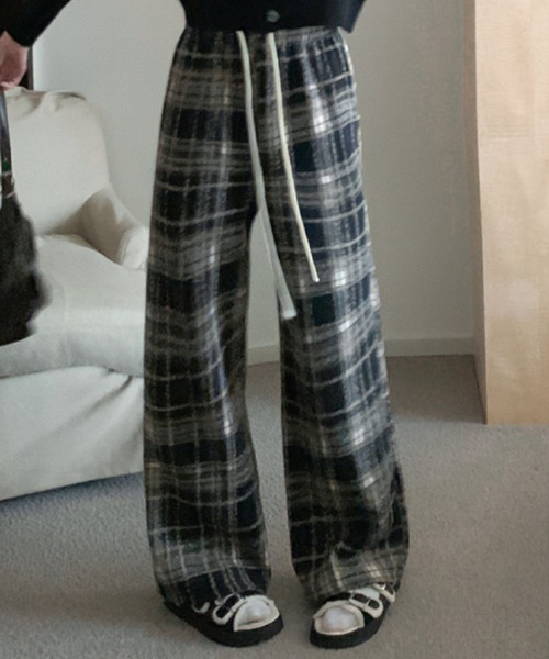 2ly2(トゥーリートゥー)の「裏起毛であったか!チェック柄ワイドパンツ(その他パンツ・レディース・レッド/ブラウン/ネイビー/ブルー・FREE)」の2枚目の写真