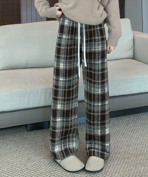 2ly2(トゥーリートゥー)の「裏起毛であったか!チェック柄ワイドパンツ(その他パンツ・レディース・レッド/ブラウン/ネイビー/ブルー・FREE)」の1枚目の写真