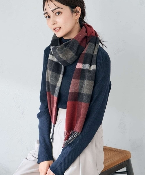 a.v.v（アーヴェヴェ）の「チェック柄シアバターストール（マフラー・レディース・レッド/ライトグレー/ネイビー・38）」の17枚目の写真