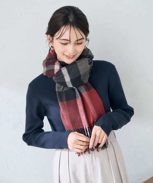 a.v.v（アーヴェヴェ）の「チェック柄シアバターストール（マフラー・レディース・レッド/ライトグレー/ネイビー・38）」の18枚目の写真