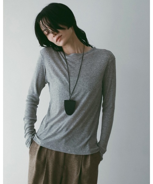 anuke（アンヌーク）の「anuke Layered Sheer Long T-shirts（Tシャツ/カットソー・レディース・ベージュ/ネイビー・FREE）」の10枚目の写真