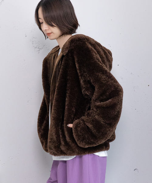 POU DOU DOU（プードゥドゥ）の「フーデッドファーブルゾン（ブルゾン・レディース・ブラウン/ダークグレー・M）」の6枚目の写真