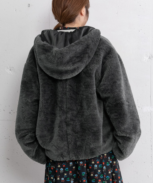 POU DOU DOU（プードゥドゥ）の「フーデッドファーブルゾン（ブルゾン・レディース・ブラウン/ダークグレー・M）」の17枚目の写真