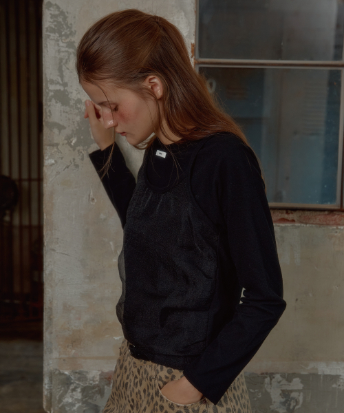 LETERIE(レテリー)の「LONG SLEEVE BUSTIER LAYERED T-SHIRT_BLACK(Tシャツ/カットソー・レディース・ブラック・FREE)」の2枚目の写真