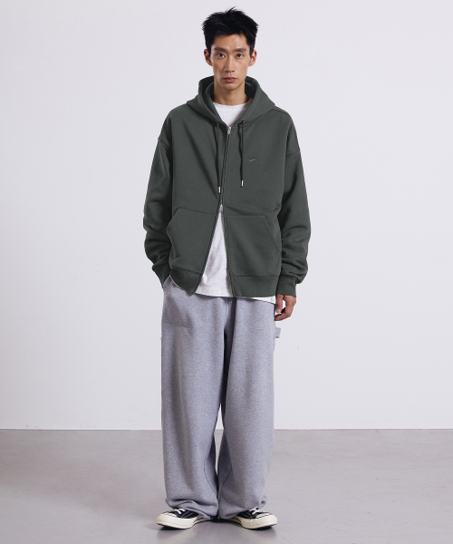 F.ILLUMINATE(フィルミネイト)の「スモールロゴフードジップアップ-チャコール(パーカー・レディース・その他・SMALL/MEDIUM/LARGE)」の5枚目の写真