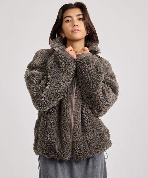 Saturdays NYC(サタデーズ ニューヨークシティ )の「Alessia Boa Fleece Blouson | WOMEN(その他アウター・レディース・ダークブラウン/グレー・L/M/S)」の4枚目の写真