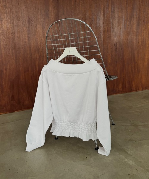 Amiur（エミレ）の「shirring design off shoulder pullover / シャーリングデザインオフショルダープルオーバー（その他トップス・レディース・グレー/ブラック/ホワイト・FREE）」の5枚目の写真