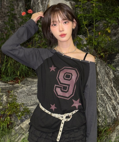 CHICKS(チックス)の「ナインスタ スタッズ ワンショルダー 配色 ロングスリーブ ブラック(Tシャツ/カットソー・レディース・ブラック・FREE)」の3枚目の写真