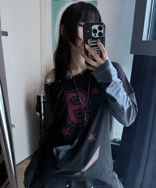 CHICKS(チックス)の「ナインスタ スタッズ ワンショルダー 配色 ロングスリーブ ブラック(Tシャツ/カットソー・レディース・ブラック・FREE)」の4枚目の写真