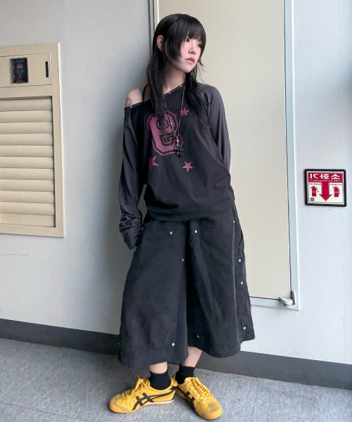 CHICKS(チックス)の「ナインスタ スタッズ ワンショルダー 配色 ロングスリーブ ブラック(Tシャツ/カットソー・レディース・ブラック・FREE)」の5枚目の写真