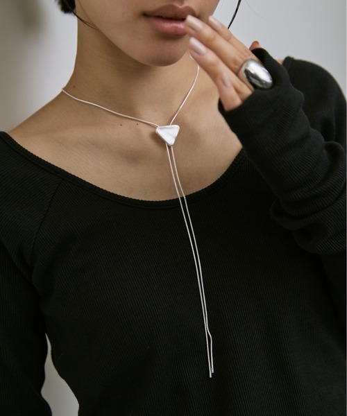 AIC.（エーアイシー）の「トライアングルロングネックレス（ネックレス・レディース・シルバー・FREE）」の5枚目の写真