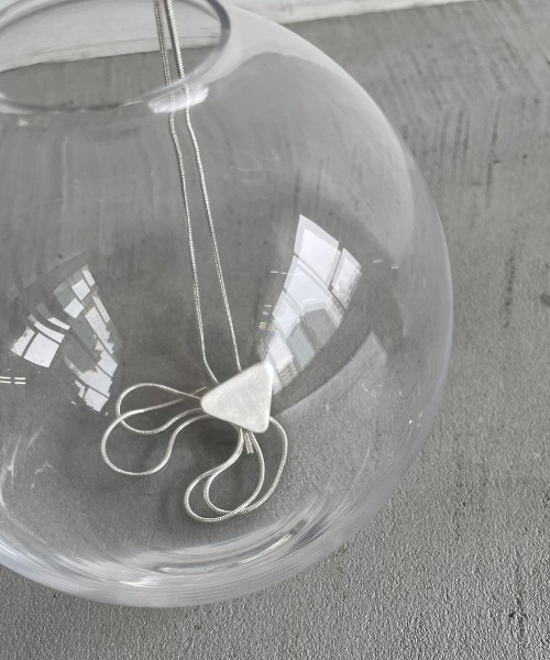 AIC.（エーアイシー）の「トライアングルロングネックレス（ネックレス・レディース・シルバー・FREE）」の4枚目の写真