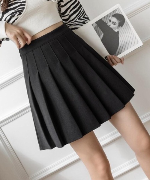 yuue' ( wear )(ユーイ)の「プリーツミニスカート インナーパンツ付き(スカート・レディース・ブラック/アイボリー/チャコールグレー・S/M/L)」の10枚目の写真
