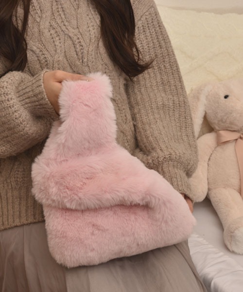 Mayree(メイリー)の「【float】カラバリ もこもこ フェイクファー トートバッグ【18色展開】(トートバッグ・レディース・ホワイト/ライトグレー/ブラウン/コーラルピンク/レッド/イエロー/アイボリー/ブラック/カーキ/ライトブルー/ベビーピンク/スモークピンク/オフホワイト/グレー/アッシュブラウン/ダークグリーン/ブルー/フューシャピンク・FREE)」の14枚目の写真