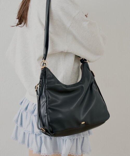 Chico（チコ）の「ロゴチャーム付き3wayホーボーバッグ（ボストンバッグ・レディース・ブラウン/アイボリー/ブラック/ブラウン系その他3・FREE）」の6枚目の写真