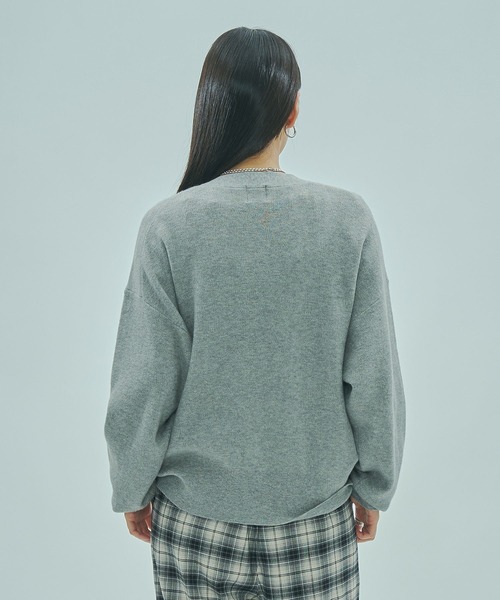 ROSE BUD（ローズバッド）の「BIJOU BROOCH CARDIGAN（カーディガン/ボレロ・レディース・グレー/ブラウン・ONE SIZE）」の5枚目の写真
